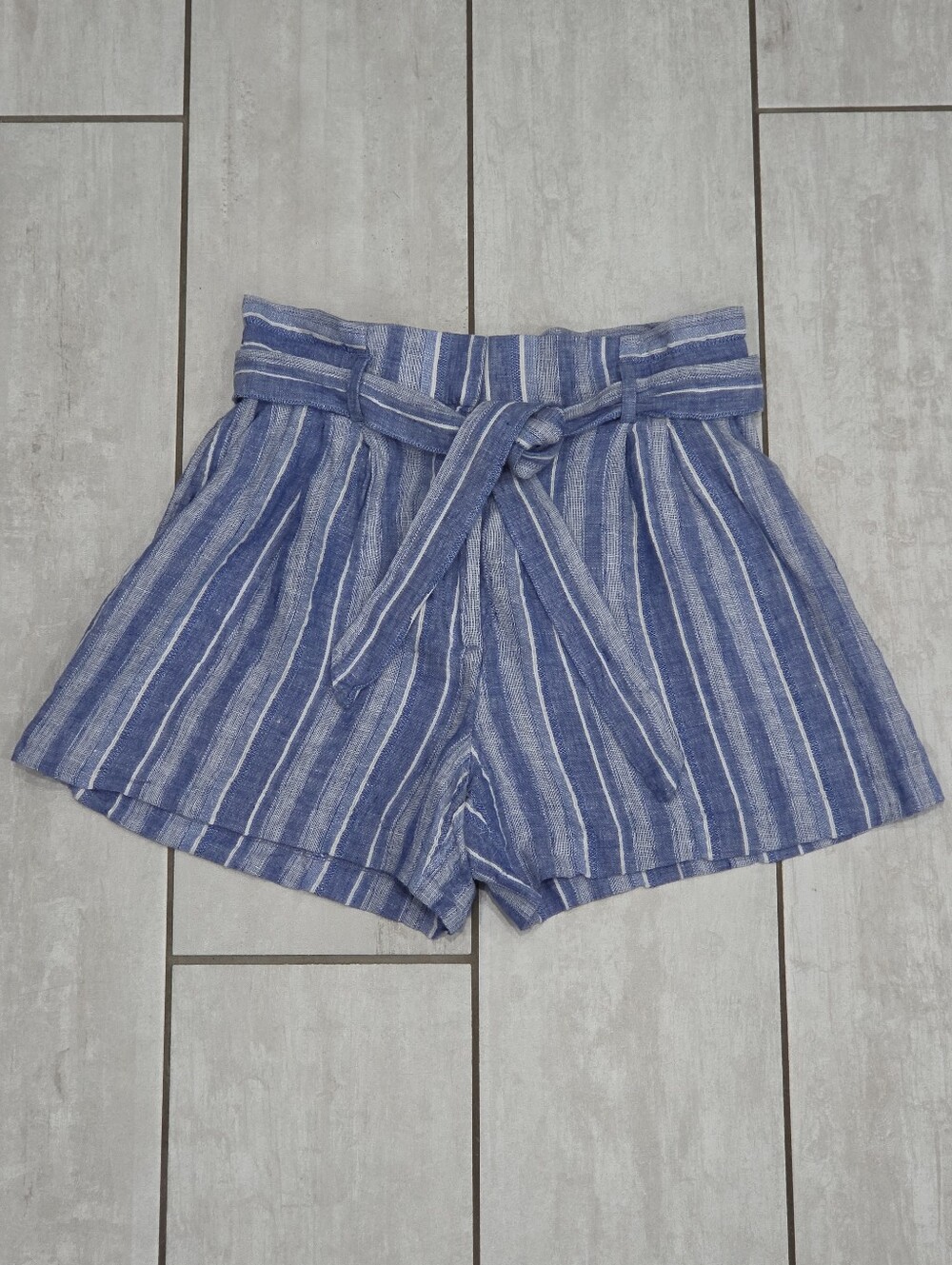 NWOT H&M Linen Summer Blue & White Striped High Waist Paperbag Shorts w/ Pockets
